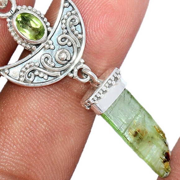 ✨Charged✨ Crescent moon gemstone pendants - Picture 5 of 5